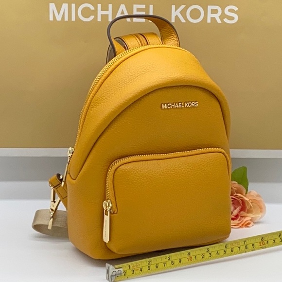 MICHAEL KORS ERIN SM CONVERTIBLE BACKPACK MARIGOlD - Picture 2 of 16